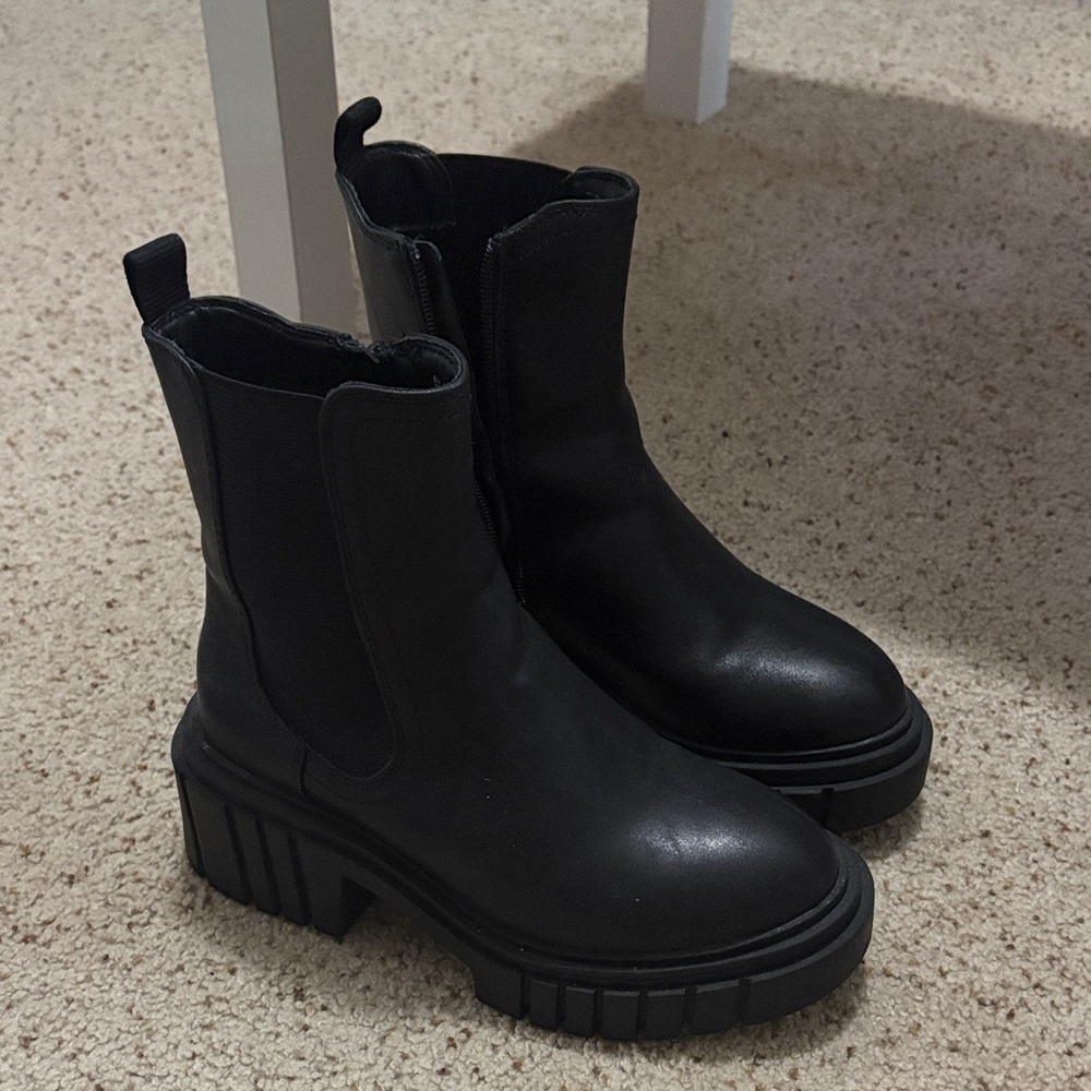 Black Women's Boots Size 6 1/2